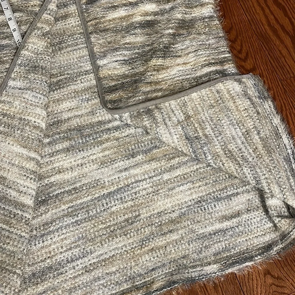 NWT Calvin Klein women’s cardigan knit sweater light 1 hook neck closure fuzzy L